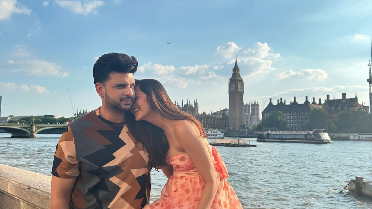 आपण तेजस्वीचे बेस्ट फोटो काढतो असं करणचं म्हणणं आहे तर प्रेम ही उत्तम भावना असल्याचे तेजस्वीचे म्हणणे आहे आणि यापैकी कॅप्शन तुम्हीच निवडा असंही ती म्हणाली आहे