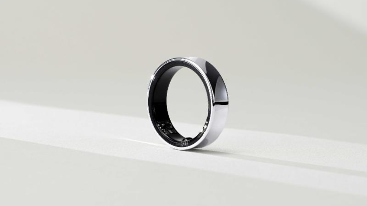 Galaxy Ring थेट बॅटरीशी जोडली जाणार असल्याचं सांगितलं जात आहे. Galaxy Ring भारतासाठी पूर्णपणे नवं प्रोडक्ट आहे. कारण असे उत्पादन प्रथमच भारतात लाँच होणार आहे.