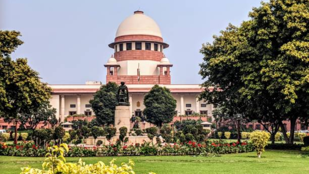 एखाद्या व्यक्तीला कोर्टाने या उद्देशाने सोडले आहे की जेव्हा त्याला कोर्टाने बोलावले असेल किंवा त्याला हजेरीसाठी निर्देशित केले जाईल तेव्हा त्या व्यक्तिला कोर्टासमोर हजर राहावे लागेल. सोप्या शब्दात, असे म्हणता येईल की जामीन म्हणजे एखाद्या आरोपीची सशर्त सुटका.