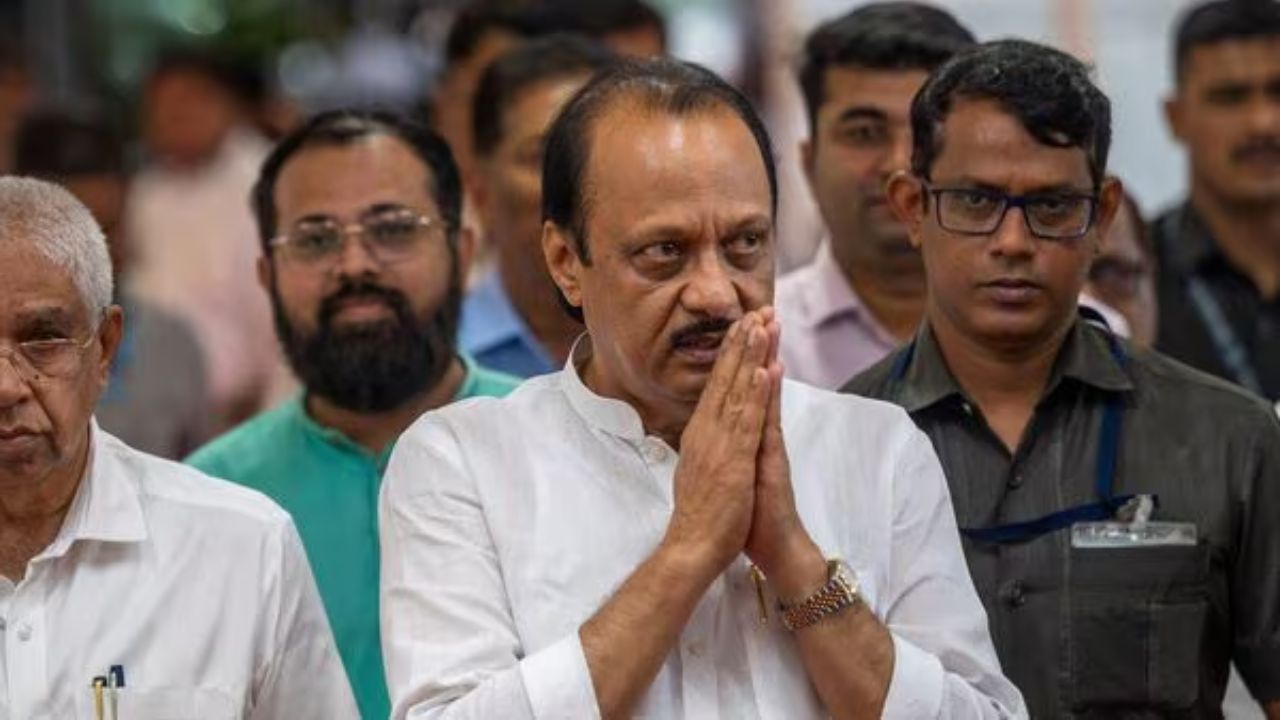 त्यानंतर त्याच वर्षी ते महाराष्ट्र विधानसभेवर निवडून आले आणि नोव्हेंबर 1992 ते फेब्रुवारी 1993 पर्यंत कृषी आणि ऊर्जा राज्यमंत्री होते. तोपर्यंत अजित पवार हळूहळू राजकारणात मोठे नाव बनले होते. 1995, 1999, 2004, 2009 आणि 2014 मध्ये ते बारामती मतदारसंघातून विजयी राहिले. 