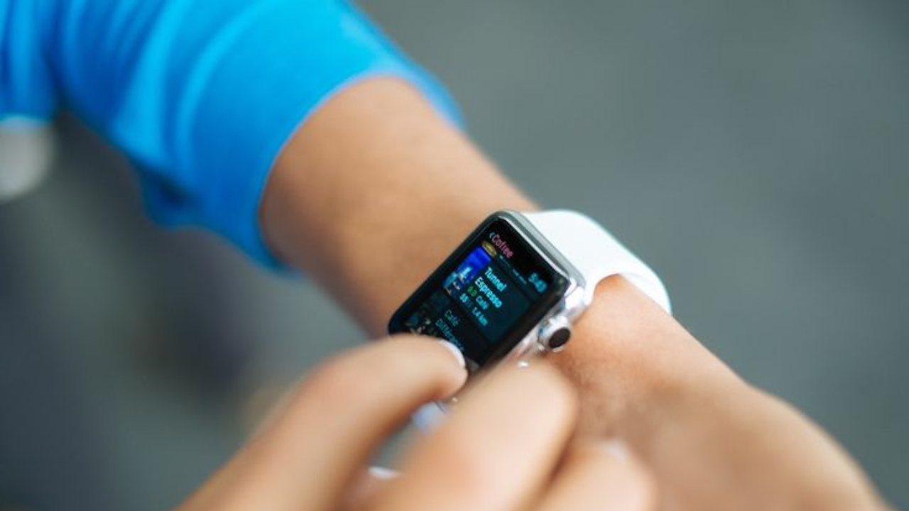  Apple Watch For Your Kids फीचरच्या माध्यमातून पालक आपल्या मुलांच्या आरोग्याची आणि फिटनेसची विशेष काळजी घेऊ शकतील. Apple Watch For Your Kids मुळे मुलांना घराबाहेर स्वातंत्र्य मिळू शकेल आणि तुम्हाला त्यांची काळजी करण्याची गरज नाही.