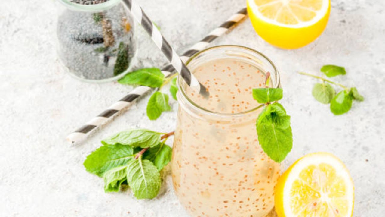 कमी रक्तदाबाच्या रुग्णांनी चिया सीड्सचे सेवन मर्यादित प्रमाणात करावे. त्यात असलेले ओमेगा थ्री फॅटी ऍसिडमुळे रक्तदाब कमी होऊ शकतो.