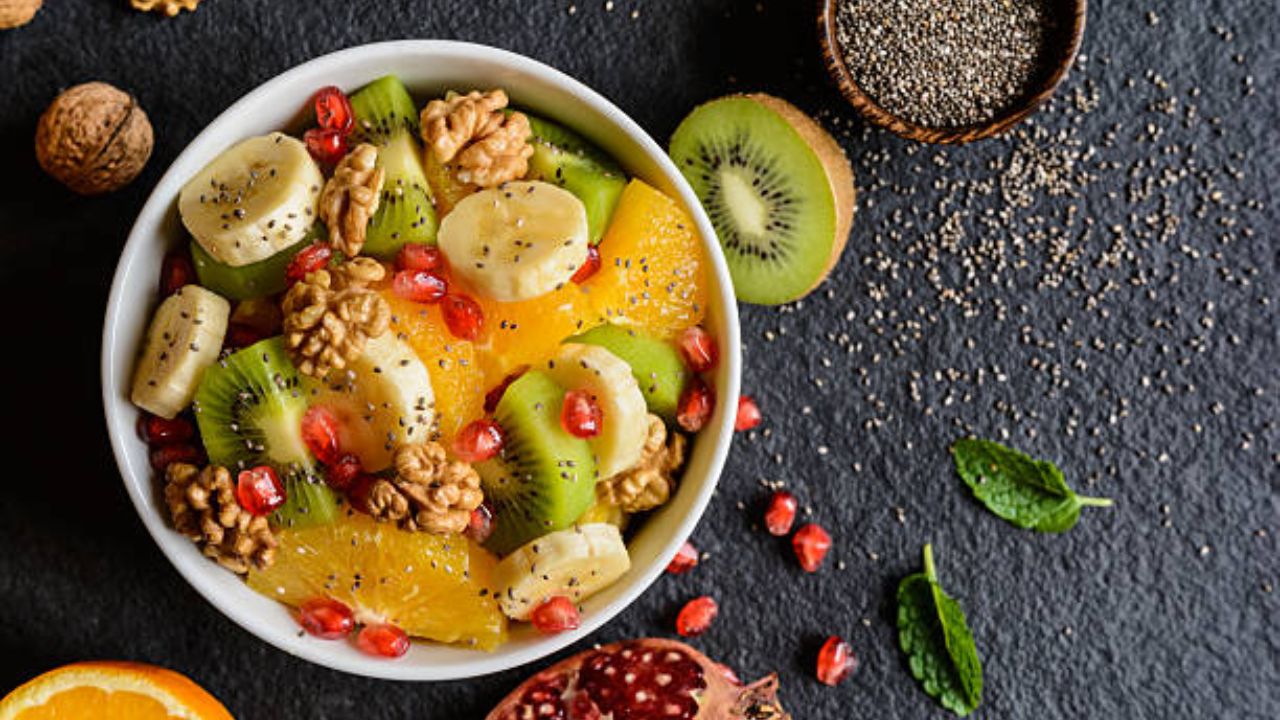 इरिटेबल बोवेल सिंड्रोम, कोलायटिस, क्रोहन रोग अशा समस्यांनी ग्रस्त असलेल्या लोकांनी यामध्ये फायबरचे प्रमाण जास्त असल्याने बियांचे सेवन करू नये. 