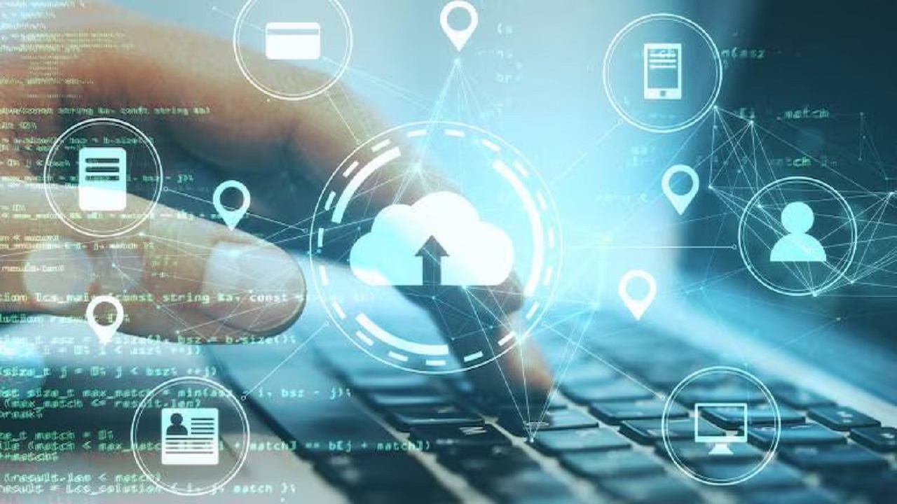 IT+इंटरनेट+डिजिटल आंतरराष्ट्रीय व्यवहारांसाठी सुरक्षित बंदर पात्रता मर्यादा सध्याच्या 200 कोटी रुपयांवरून किमान 2,000 कोटी रुपयांपर्यंत वाढवणे अपेक्षित आहे. डिजिटल इन्फ्रा, एआय आणि सायबर सुरक्षा यावर अधिक वाटप अपेक्षित आहे. ग्रामीण भागातील व्यापाऱ्यांना अधिक प्रोत्साहन दिल्याने डिजिटल कॉमर्स वाढवण्यावर लक्ष केंद्रित करणे शक्य आहे.