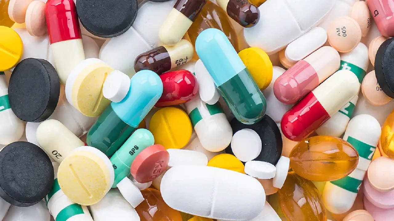 Pharma + Healthcare संशोधन आणि विकास आणि नवोपक्रमाला चालना देण्यासाठी वाटप वाढवणे अपेक्षित आहे. आरोग्यसेवा क्षेत्रात पीएलआय योजनेच्या संभाव्य विस्ताराची अपेक्षा. फार्मास्युटिकल्स आणि वैद्यकीय उपकरणांचे देशांतर्गत उत्पादन वाढवण्यासाठी PLI वाढवता येऊ शकते. आयुष्मान भारत - प्रधानमंत्री जन आरोग्य योजनेचे वाटप वाढणे अपेक्षित आहे, तसेच गंभीर आजारांच्या व्याप्तीतही वाढ होणे अपेक्षित आहे.