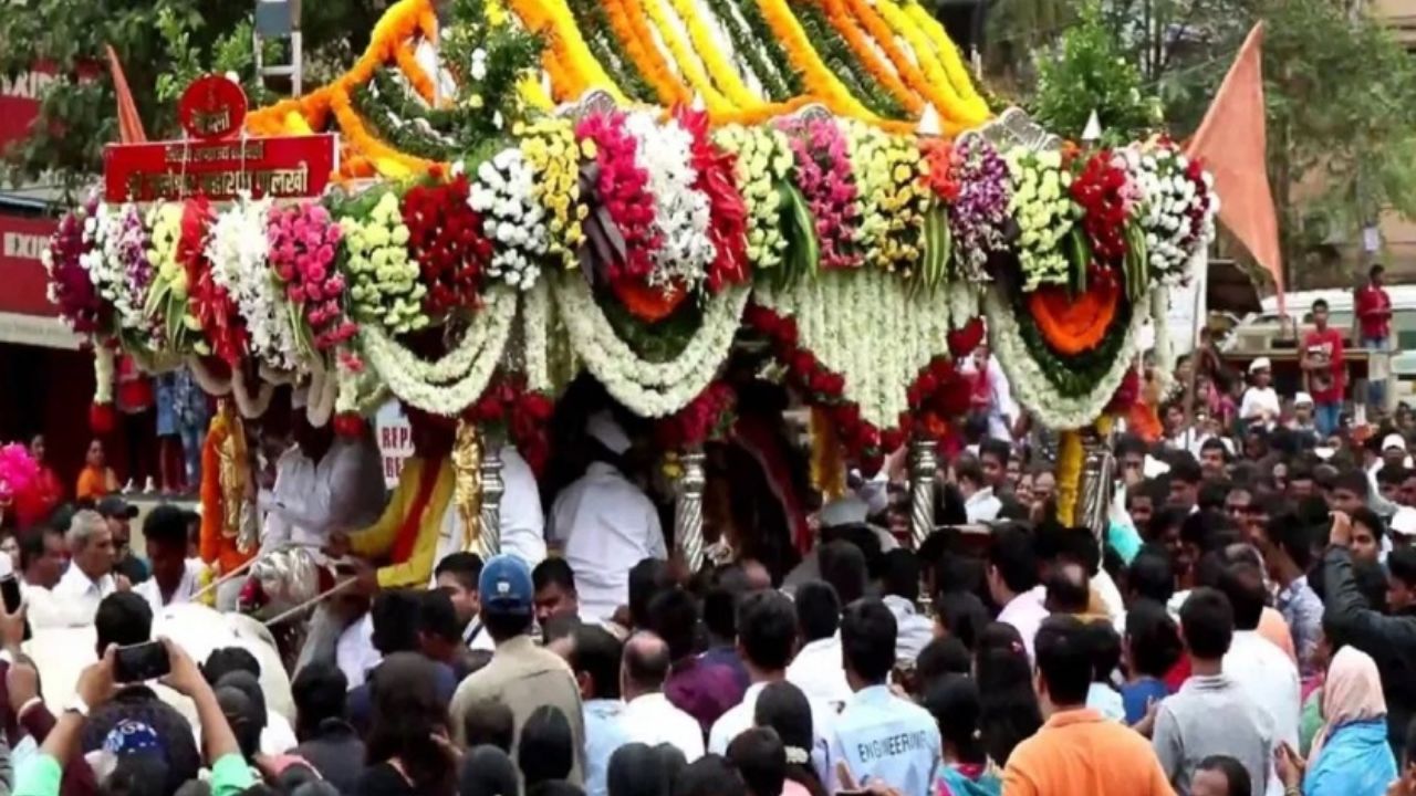 उरळी कांचनमध्ये तुकाराम महाराजांच्या पालखीला अडवले; मार्ग बदलल्यामुळे ग्रामस्थ आक्रमक
