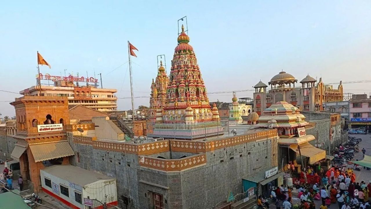 पंढरपुरच्या विठ्ठल रुक्मिणी मंदिर समितीच्या कर्मचाऱ्यांचे काम बंद आंदोलन; काय आहे नेमकं कारण काय?