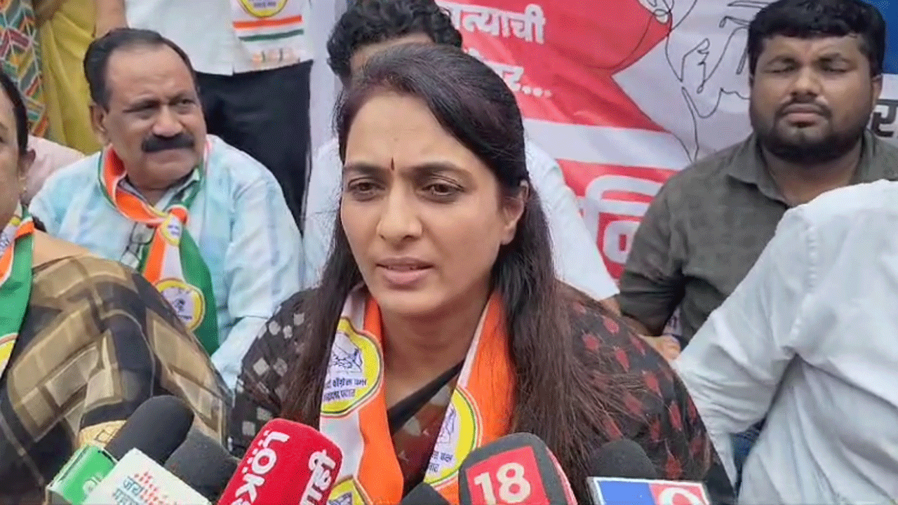 “EV गाड्या घेऊन बेसुमार वीज वापराल, माझ्या शेतकऱ्याला आठ-आठ तास लोडशेडींगचा त्रास,” रोहिणी खडसे यांची मंत्र्यांवर टीका