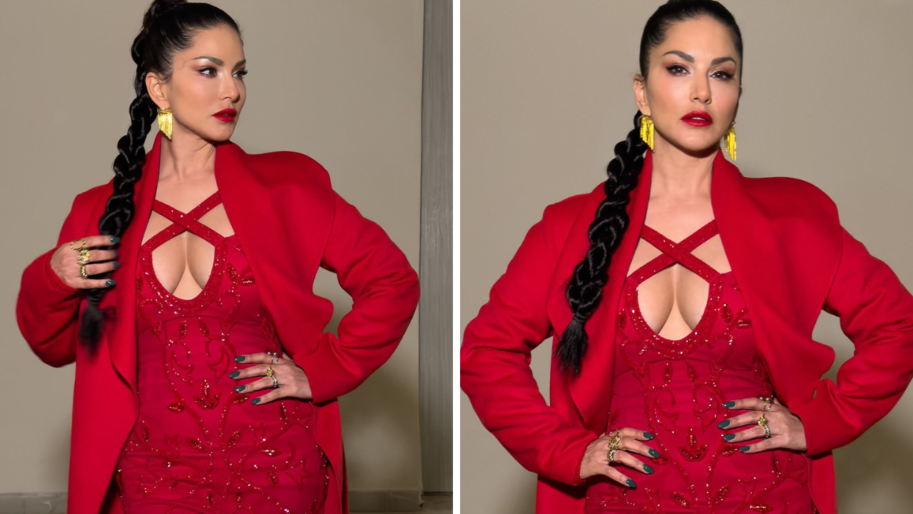 सनीने या ड्रेस वरील घातलेल्या ब्लेजरवर सगळ्यांचेच लक्ष वेधले आहे. या ब्लेजरमुळे तिच्या लुक ला वेगळेच वळण मिळाले आहे. ही स्टाईल चाहत्यांना प्रचंड आवडली आहे. 