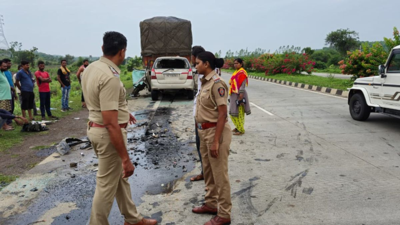 Accident On Nagpur Yavatmal Highway Death Of 4 Devotees