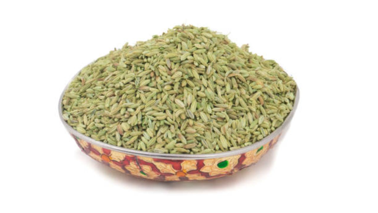 बडीशेपमध्ये असलेल्या दाहक विरोधी गुणधर्मांमुळे अंगाला आलेली सूज कमी होते. तसेच संधिवाताचा त्रास असलेल्या लोकांनी नियमित बडीशेप खावी. 