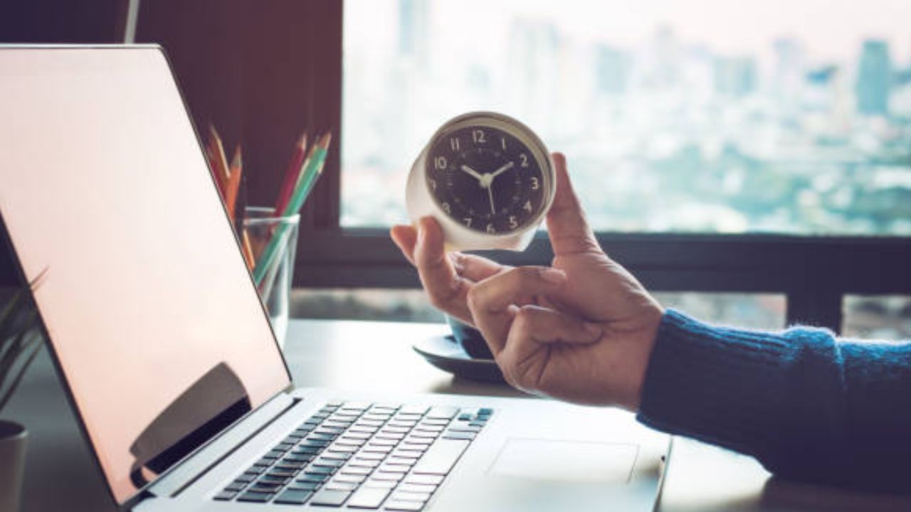 कामावरील वेळव्यवस्थापनाच्या ‘या’ टिप्स वापरा ! नक्कीच साध्य कराल तुमचे ध्येय