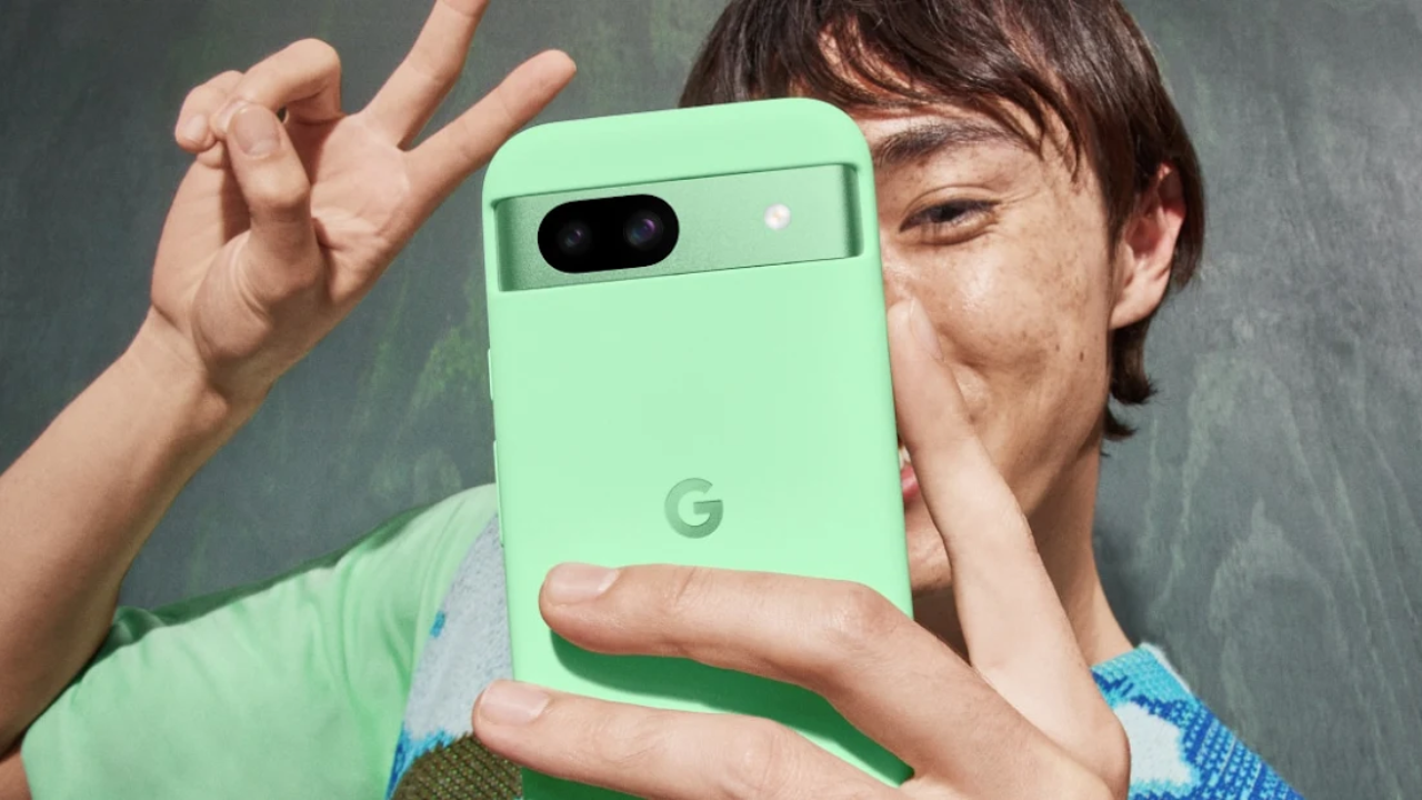 Google Pixel 9  सिरीज गडद राखाडी, हलका राखाडी, गुलाबी आणि ऑफ-व्हाइट रंग पर्यायांमध्ये उपलब्ध असेल. फोनमध्ये सेल्फी कॅमेरासाठी होल-पंच कटआउटसह डिस्प्ले आहे. फोनचा बॅक पॅनल मॅट फिनिशमध्ये उपलब्ध असेल. Pixel 9 Pro आणि Pixel 9 Pro XL मध्ये 42-MP कॅमेरा मिळू शकतो. तर Google Pixel 9 आणि Google Pixel 9 Pro Fold 10 MP सेल्फी कॅमेराने सुसज्ज असू शकतात.
