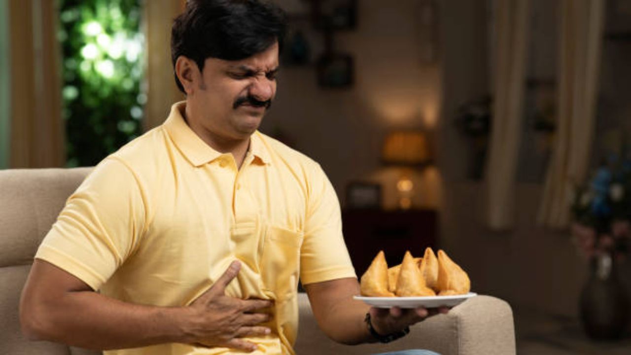 फूड पॉयझनिंग होण्याची लक्षणे