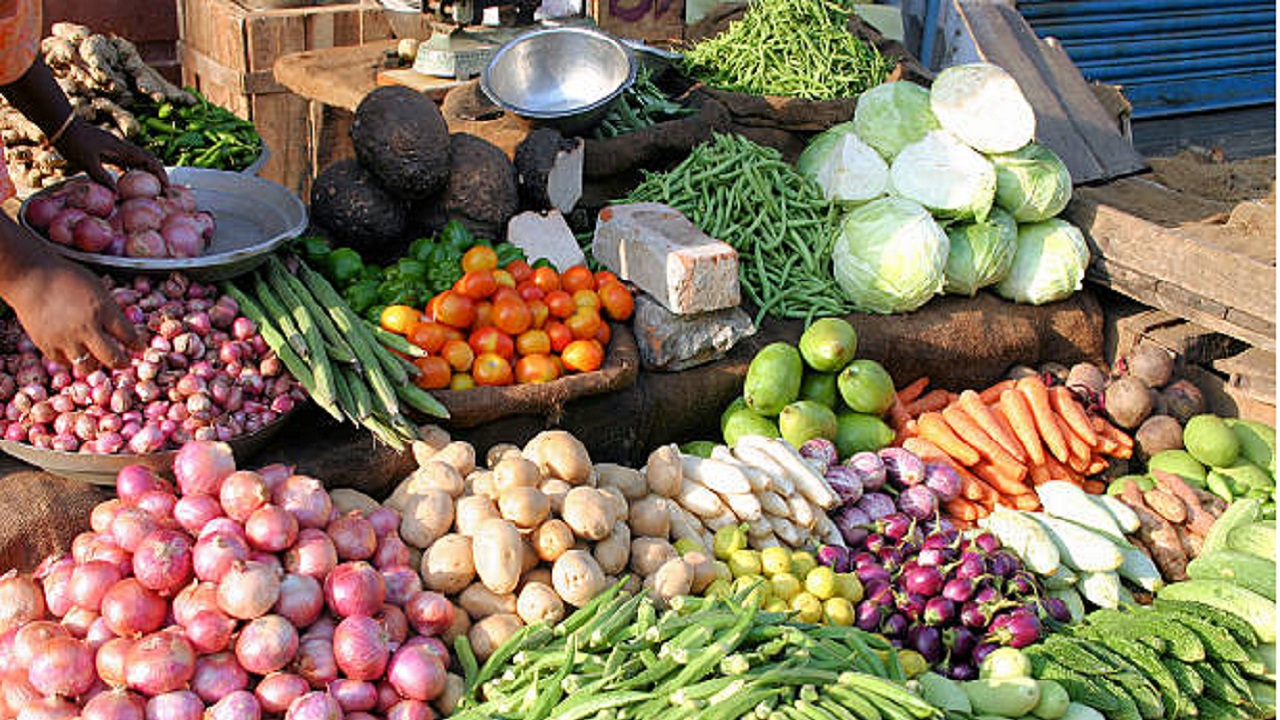 वाढत्या महागाईने नागरिक त्रस्त; भाजीपाला देखील सर्वसामान्यांच्या जातोय आवाक्याबाहेर