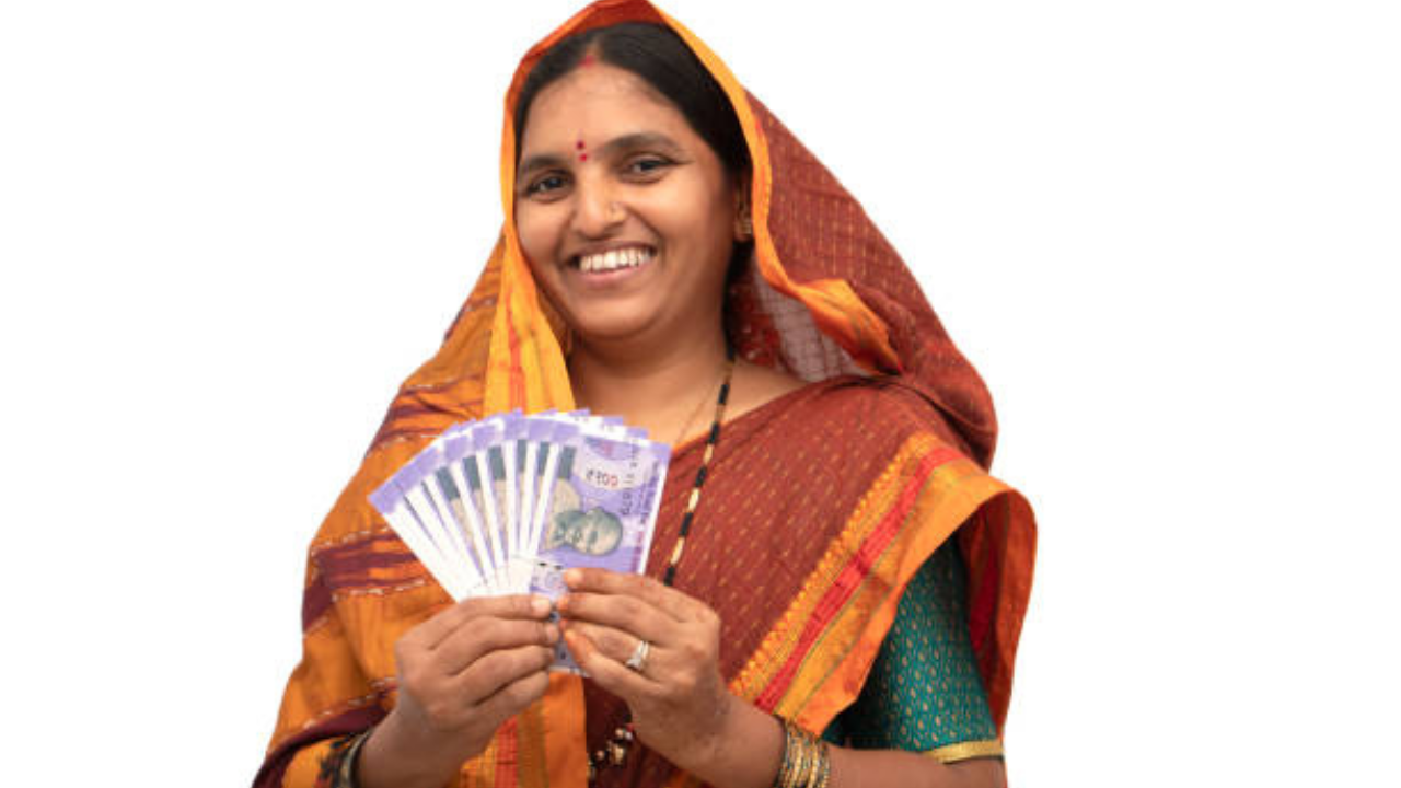 रिपोर्ट्सनुसार लखपती दीदी योजनेसंदर्भातही शासन घोषणा करू शकेल अशी आशा आहे 