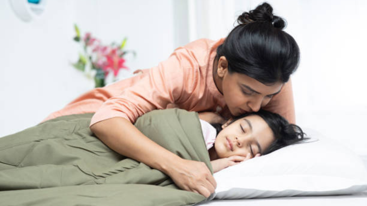 झोपण्यापूर्वी एकत्र वेळ घालवा