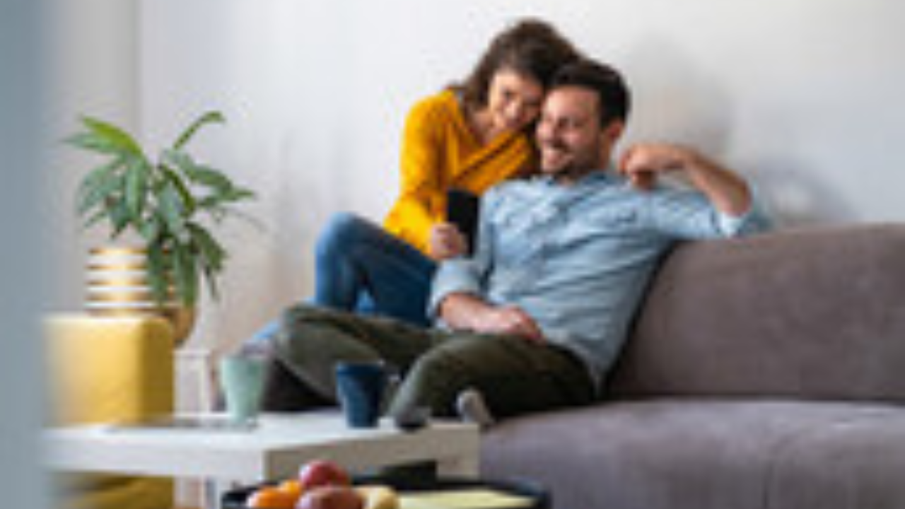 नोकरी आणि घर वेगवेगळे विषय हवेत (फोटो सौजन्य - iStock)