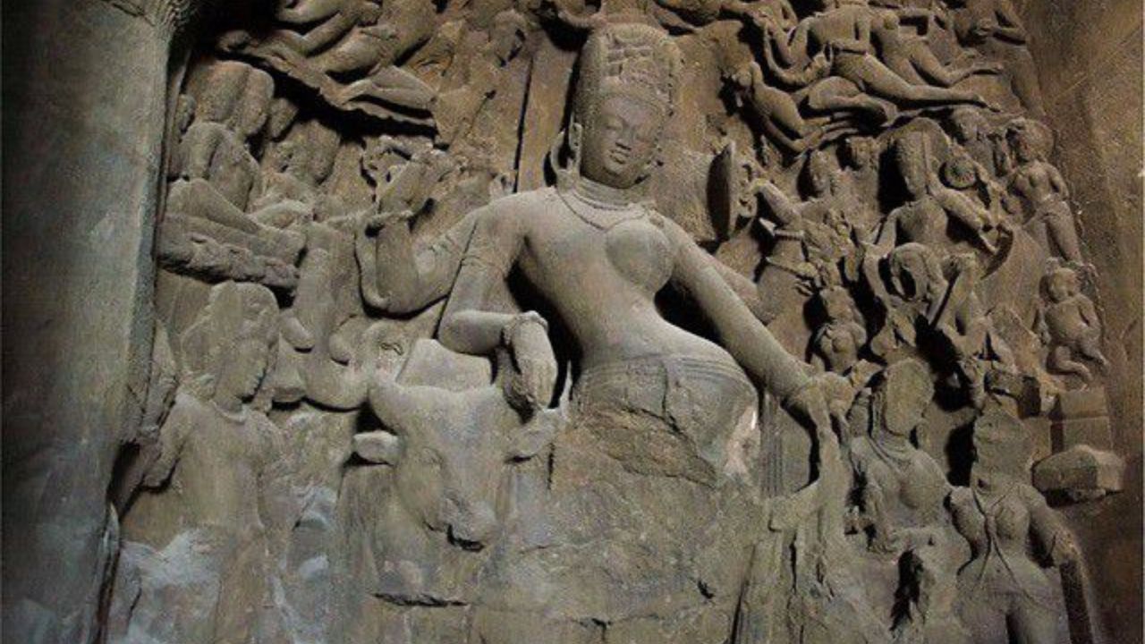 टेकडीवर वसलेल्या एलिफंटा लेण्यांचा 1980 च्या दशकाच्या सुरुवातीला युनेस्कोच्या जागतिक वारसा स्थळांच्या यादीत समावेश करण्यात आला होता.