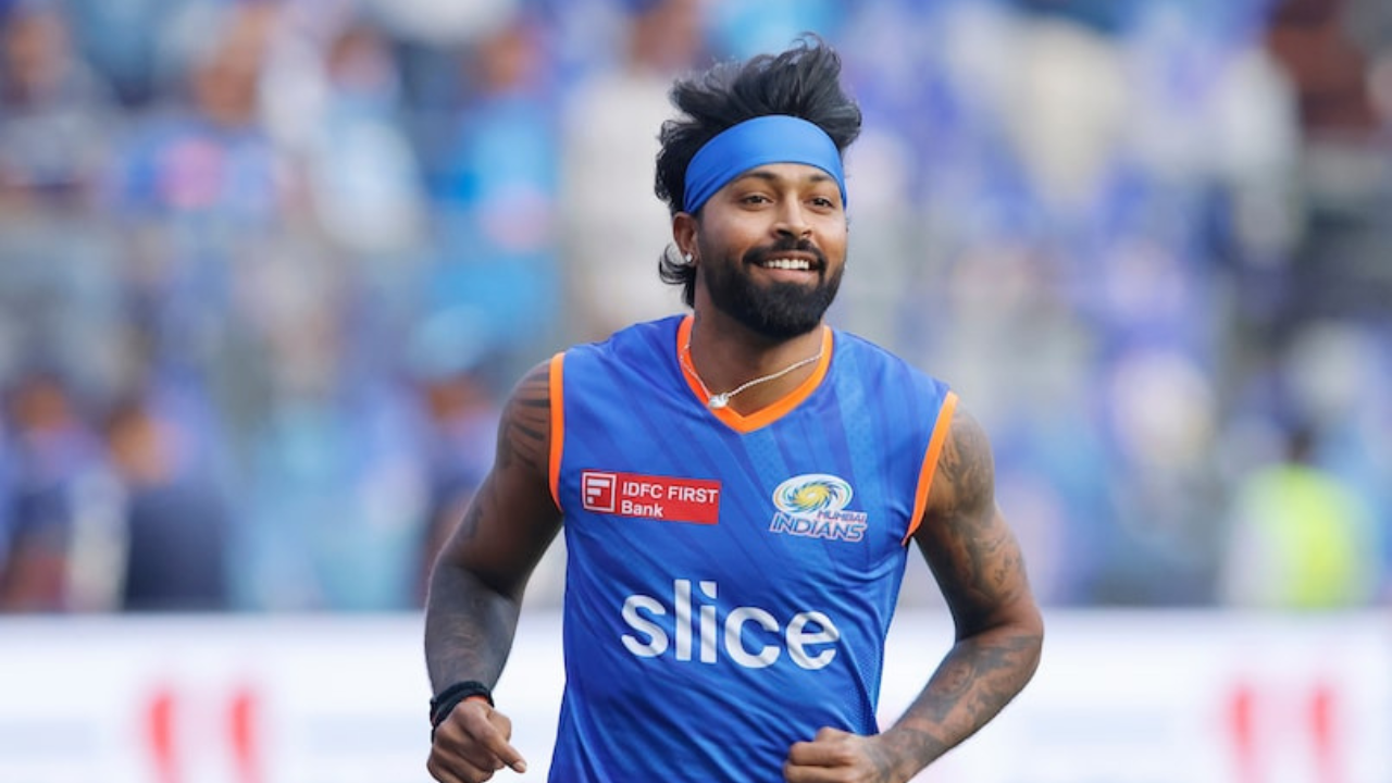  रिपोर्टनुसार, हार्दिक पंड्याच शिक्षण 8 पर्यंत झालं आहे. हार्दिकची नेट वर्थ 91 कोटींच्या आसपास आहे 
