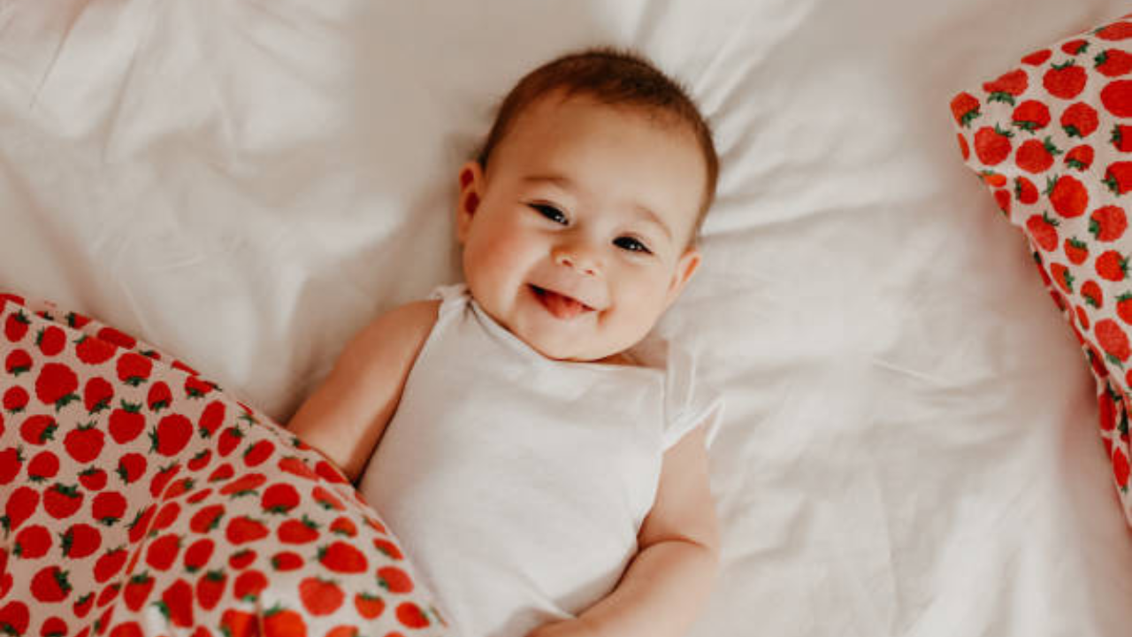 अनिका - या शब्दाचा अर्थ होतो चमक किंवा सौंदर्य. 'अनिका' हे पारंपरिक तसेच आधुनिक नाव आहे, त्यामुळे हे नाव सर्वांनाच फार आवडेल