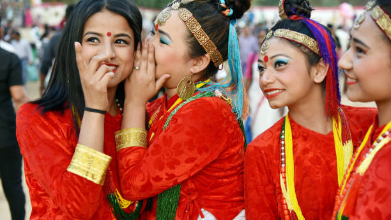 ते किमान 15 वर्षांपासून सिक्कीममध्ये राहत असावेत. त्यांच्याकडे सिक्कीम सरकारने जारी केलेले सिक्कीम नागरिकत्व प्रमाणपत्र असावे