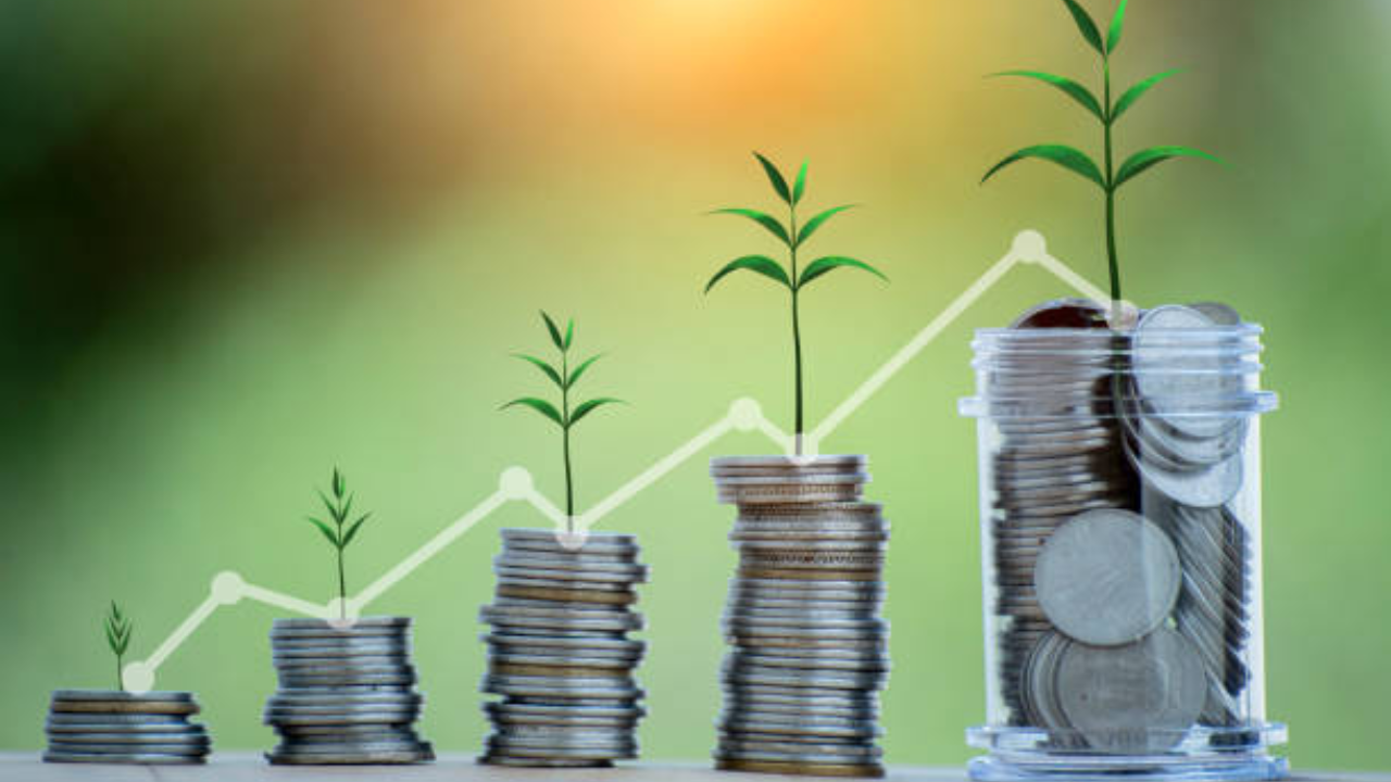 यासाठी उत्तम फॉर्म्युला म्हणजे 15x10x10 आहे. या फॉर्म्युलामध्ये, तुम्हाला 10% वार्षिक स्टेप अपसह 10 वर्षांसाठी म्युच्युअल फंड SIP मध्ये दरमहा 15,000 रुपये गुंतवावे लागतील