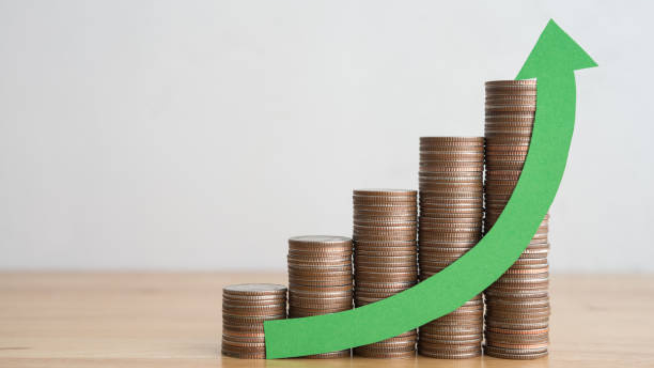 म्युच्युअल फंड SIP मध्ये गुंतवणूक करणे हा तुमच्यासाठी चांगला पर्याय असू शकतो. यामध्ये तुम्ही नियमित छोट्या बचतीतूनही मोठी रक्कम कमवू शकता