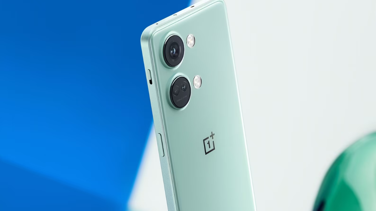 OnePlus Nord 3 मध्ये मागील पॅनलवर ट्रिपल कॅमेरा युनिट आहे. यात 50MP+8MP+2MP सेटअप आहे. तर सेल्फीसाठी फक्त 16MP कॅमेरा दिला आहे. OnePlus Nord 3 हा फोन 2 कॉन्फिगरेशनमध्ये लाँच करण्यात आला आहे. 8GB+128GB स्टोरेज ची किंमत 33,999 रुपये आहे. तर 16GB+256GB स्टोरेजची किंमत 37,999 रुपये आहे. 