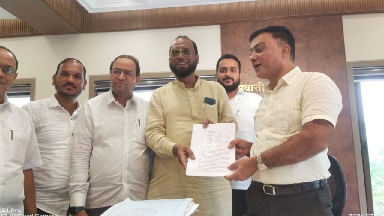 आमदार नितेश राणेंच्या विरोधात गुन्हा दाखल करण्याची मागणी! जिल्हाधिकारी, पोलीस अधीक्षकांना दिले निवेदन