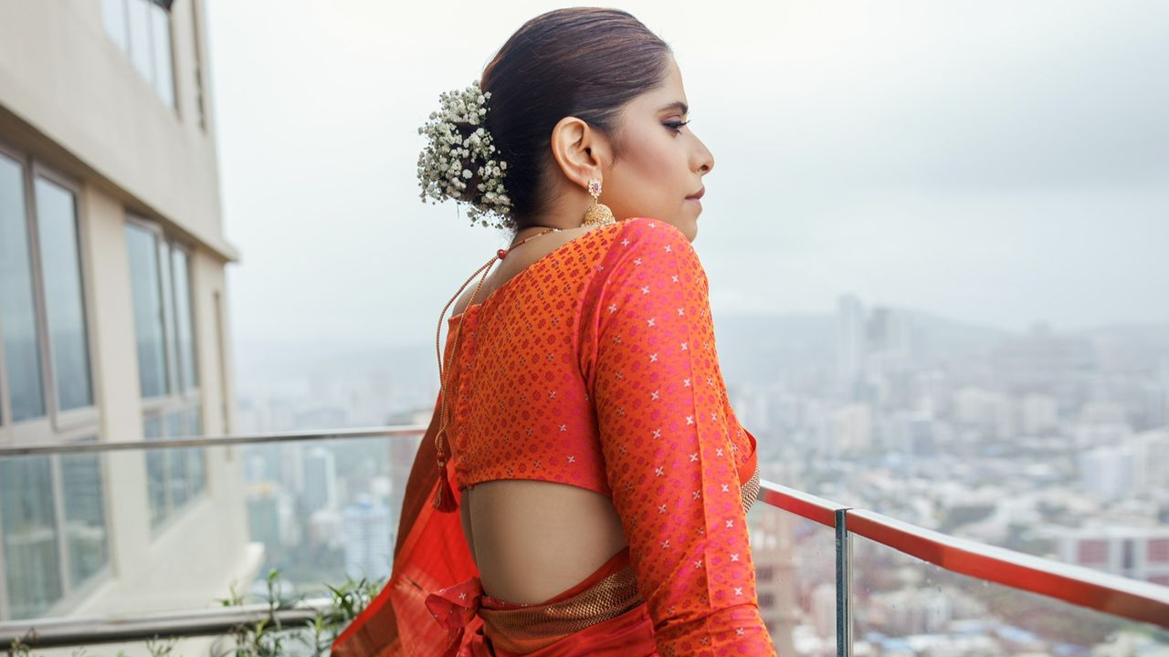 सईच्या ब्लाऊजची स्टाईल