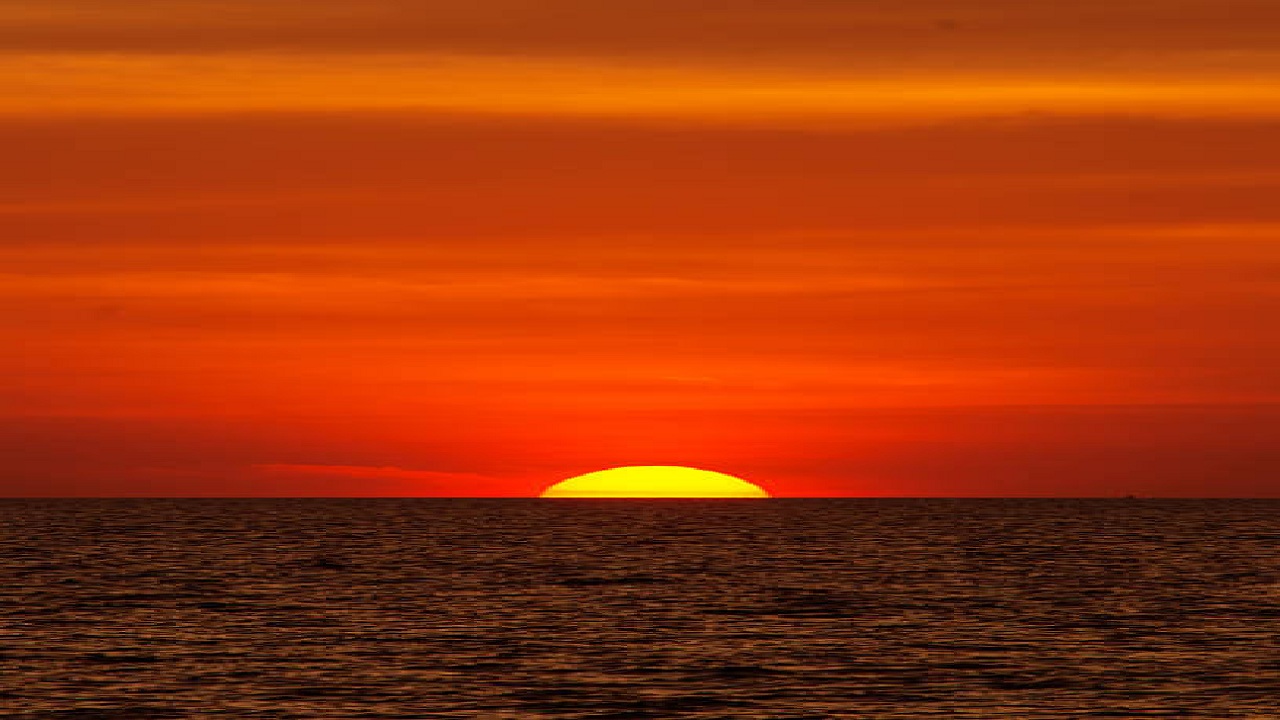 सूर्यास्तानंतर ‘या’ 5 वस्तू कधीही दान करू नका, जाणून घ्या काय आहेत त्या गोष्टी