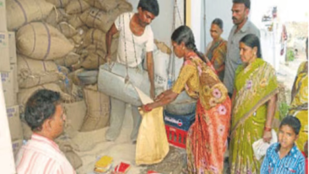 अर्थसंकल्प 2020 (अर्थमंत्री: निर्मला सीतारामन): 2020 च्या अर्थसंकल्पात नवीन कर प्रणालीचा पर्याय सादर करण्यात आला. अशा परिस्थितीत, करदात्यांना स्वेच्छेने नवीन कर व्यवस्था आणि जुनी कर प्रणाली यापैकी एक निवडण्याचा पर्याय देण्यात आला होता. स्वस्त घर खरेदीसाठी कलम 80EEA अंतर्गत 1.5 लाख रुपयांपर्यंतची अतिरिक्त वजावट एक वर्ष वाढवण्याचा प्रस्ताव होता. कंपन्या आणि म्युच्युअल फंडांनी दिलेल्या लाभांशावरील डीडीटी रद्द करण्यात आली.