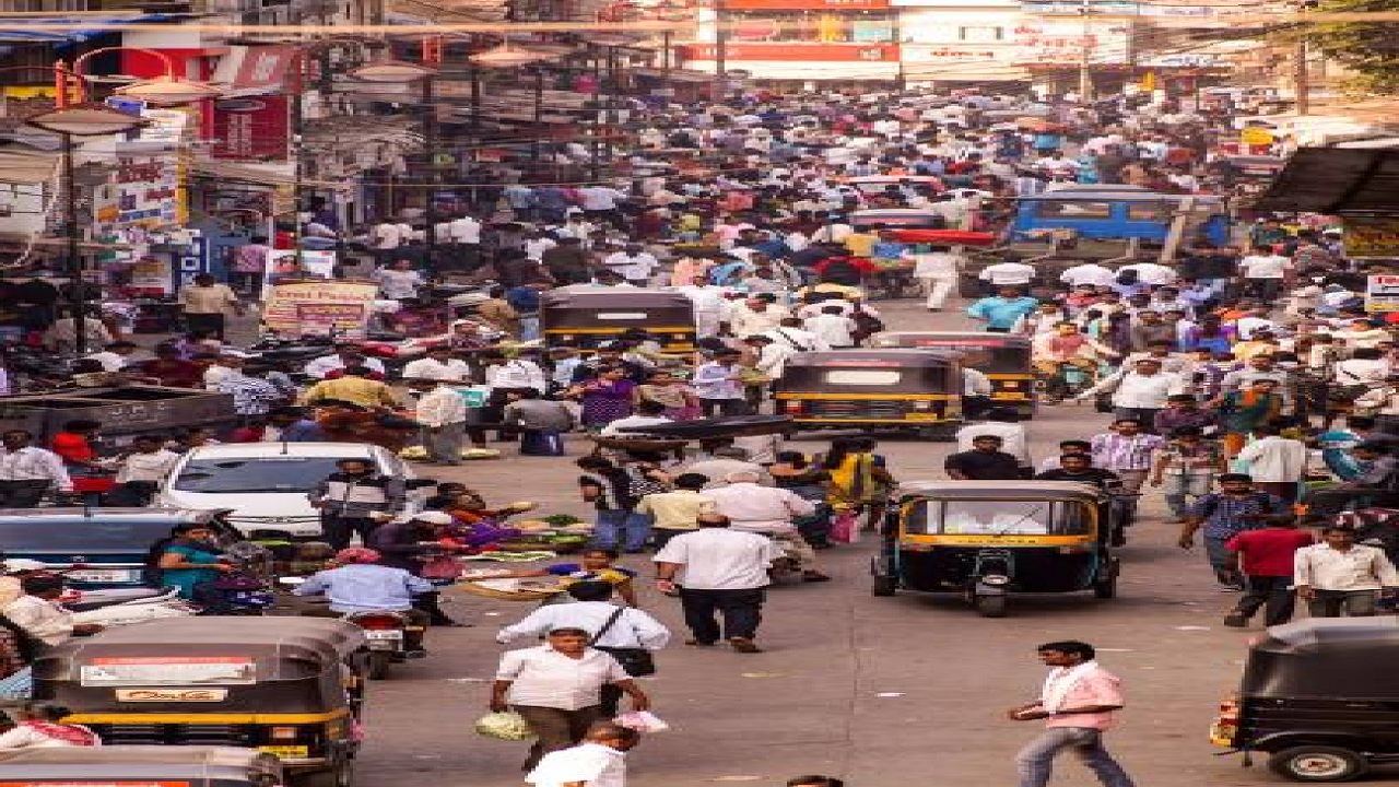 रस्त्याने चालताना ‘या’ गोष्टी दिसल्या, तर त्यांच्यापासून दूर राहणे चांगले