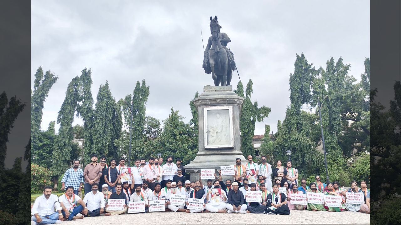 पुण्यात सत्ताधारी राष्ट्रवादीचे रस्त्यावर आंदोलन; छत्रपती शिवाजी महाराजांच्या पुतळ्यावरुन आक्रमक