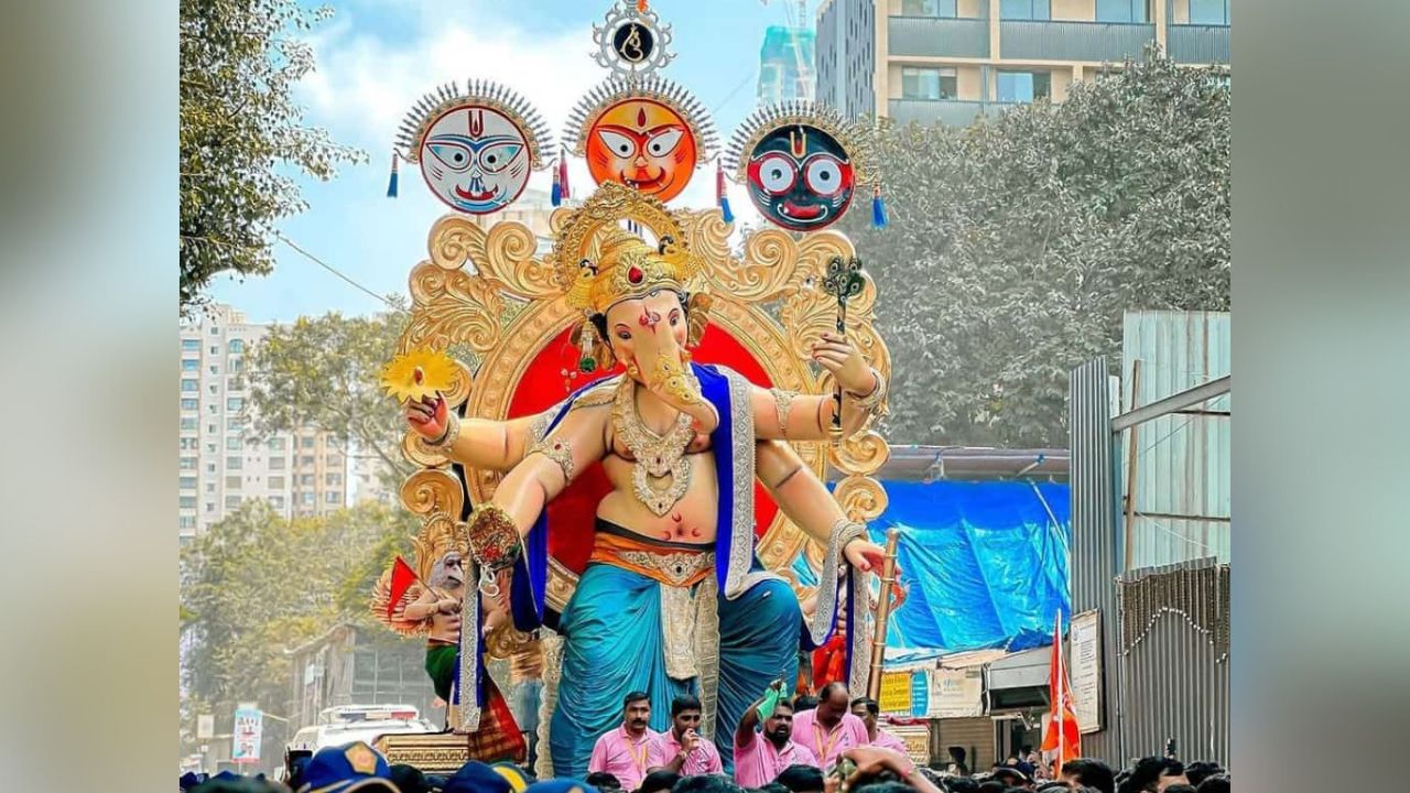 अवघ्या काही दिवसांवरच गणेशोत्सव येऊन ठेपला असून मुंबईतल्या अनेक मोठ्या मानाच्या गणरायांचे वाजत गाजत आगमन होत आहे.
