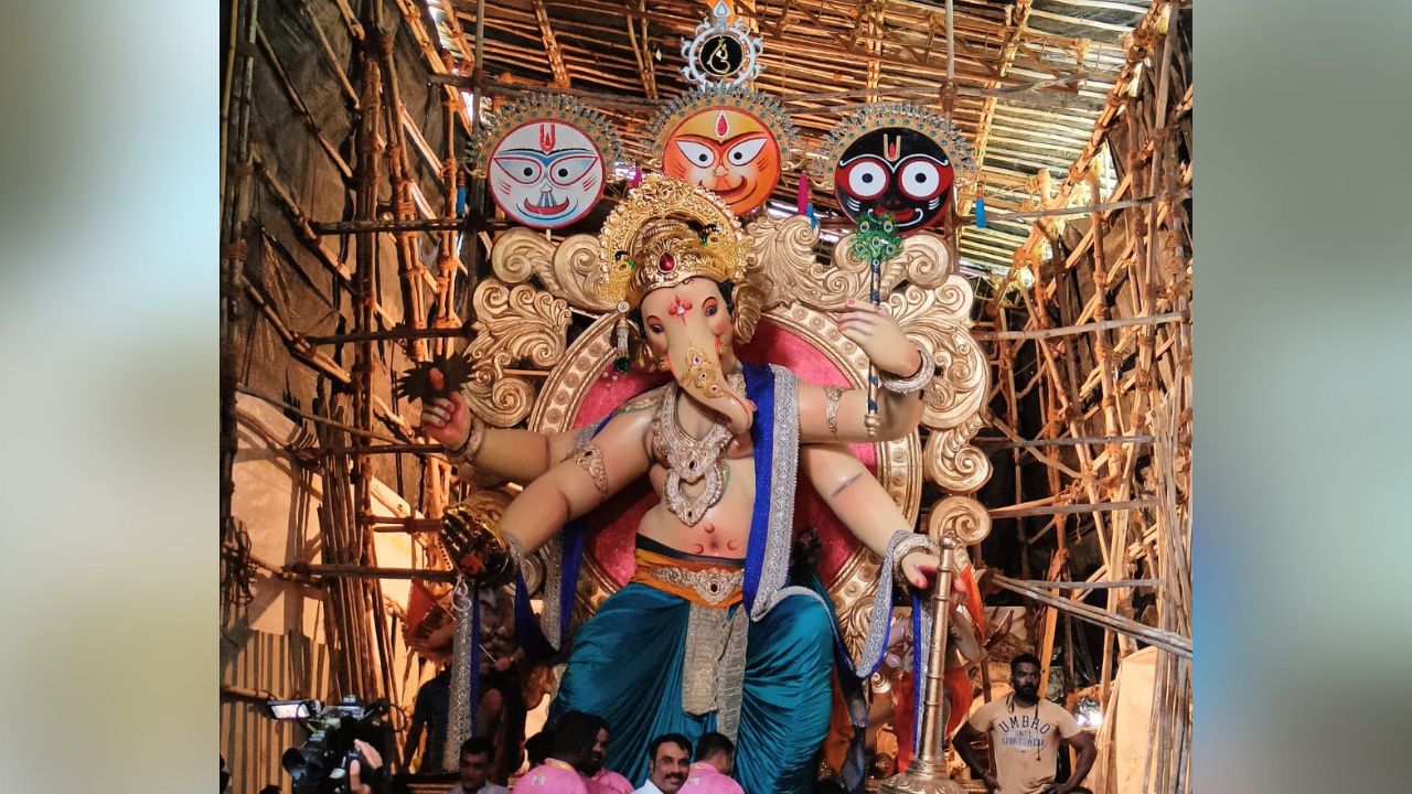 गेल्या अनेक दिवसांपासून लाखो गणेश भक्तांना वेध लागले होते ते चिंचपोकळीच्या चिंतामणीच्या आगमन सोहळ्याचे.
