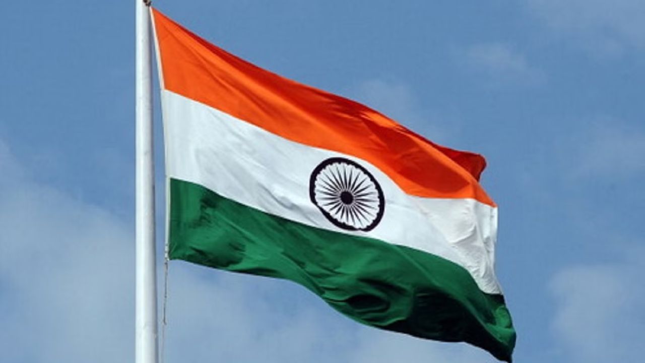 27 डिसेंबर 1911 रोजी कलकत्ता (कोलकाता) येथील काँग्रेसच्या कार्यक्रमात पहिल्यांदा राष्ट्रगीत गायले गेले होते