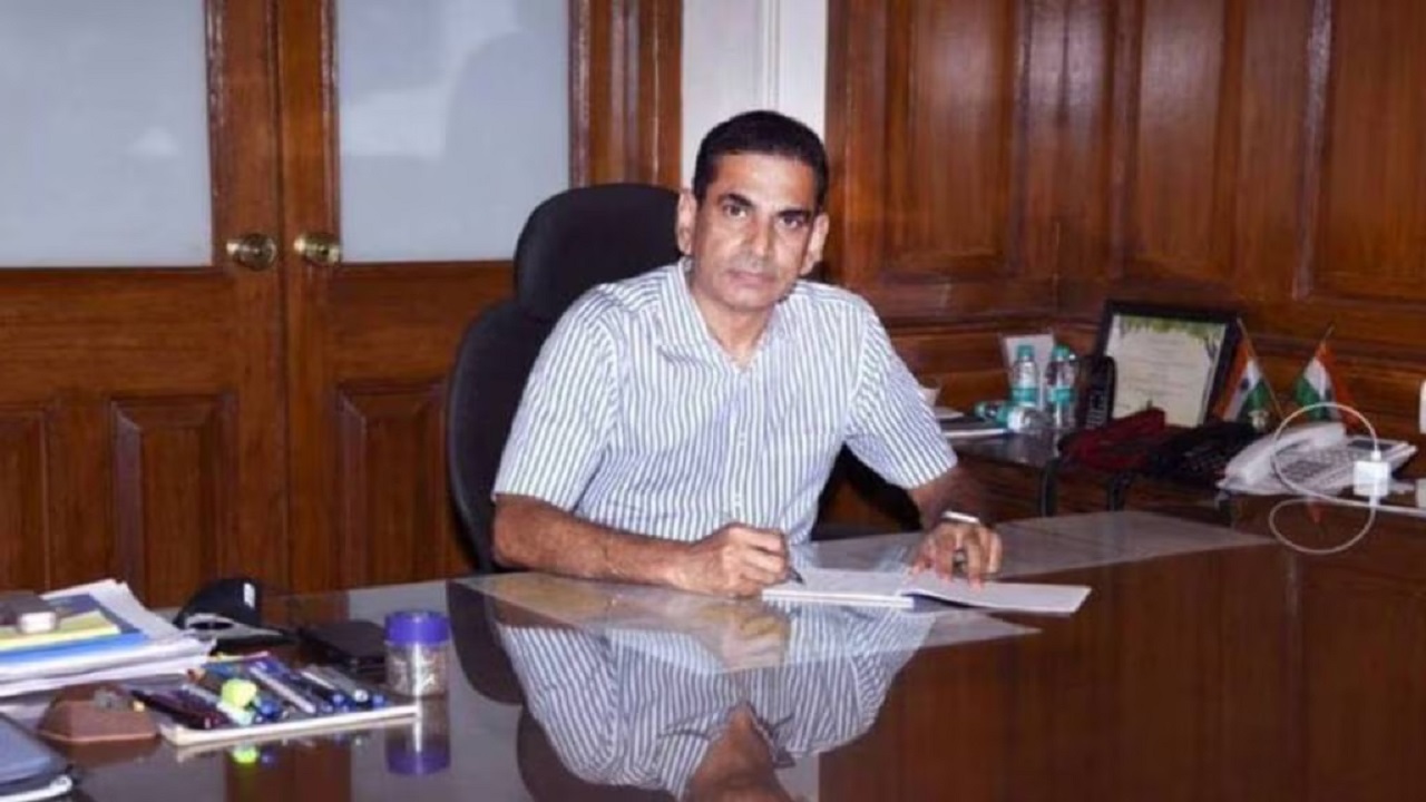 बदलापूर प्रकरणानंतर तातडीनं गृह सचिवपदी इक्बाल चहल यांची नियुक्ती
