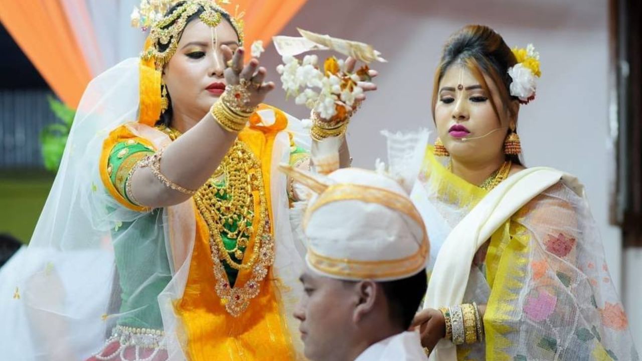 भारतातील ईशान्येकडील मेघालय राज्यात लग्नानंतर मुली सासरी न जाता मुलांना सासरी जावे लागते
