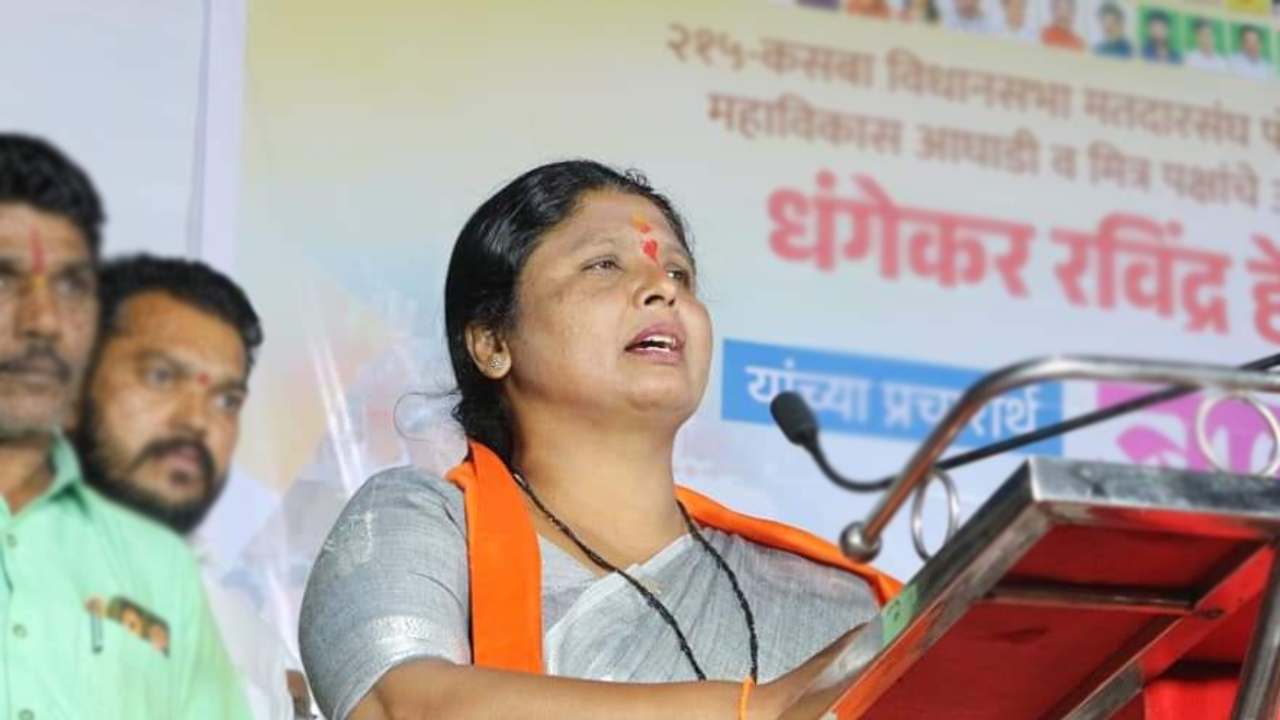 “… तर याचा अर्थ फडणवीसांना जाणीवपूर्वक महाराष्ट्र अशांत करायचा आहे”; पुण्यातून सुषमा अंधारेंचा गंभीर आरोप