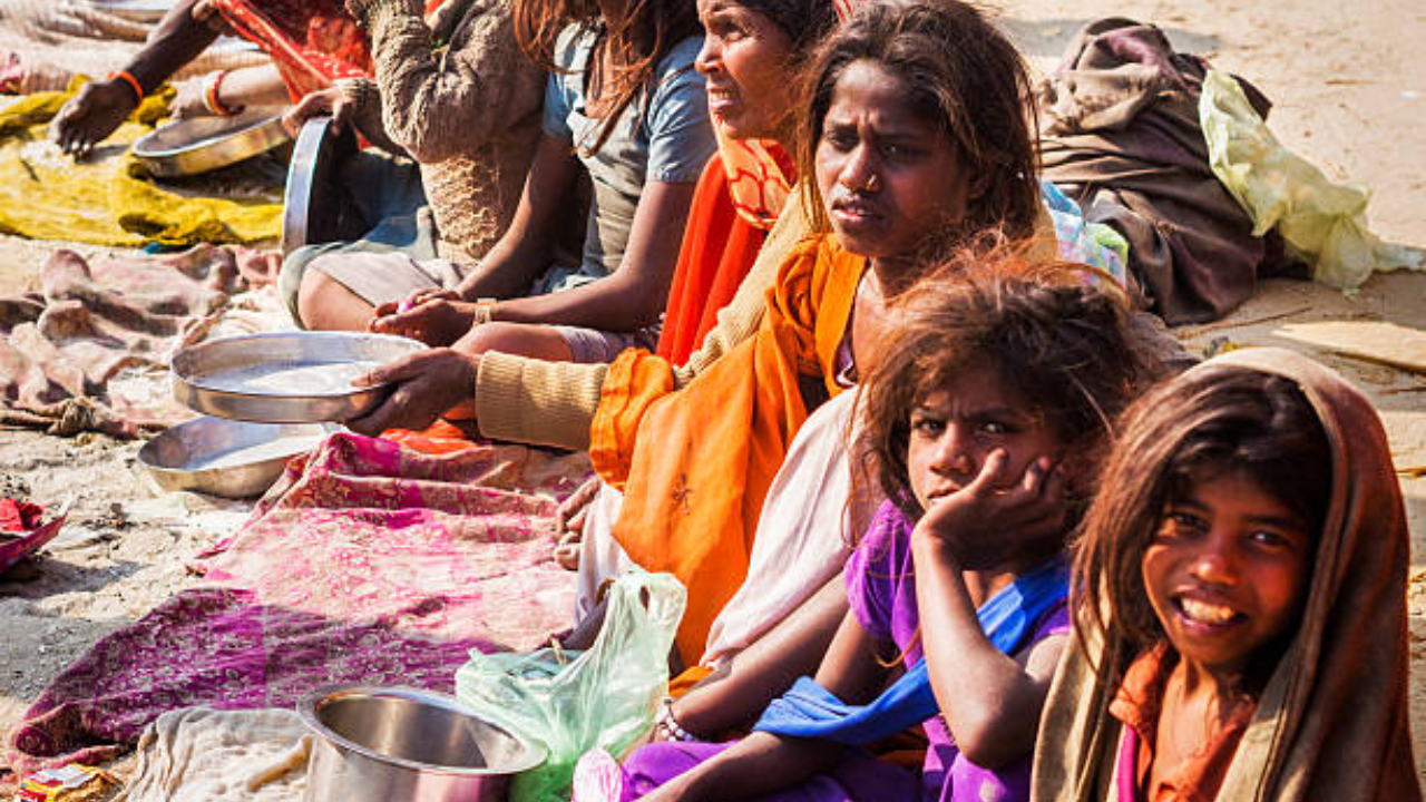  सर्वात गरीब देशांच्या यादीत भारत 46 व्या क्रमांकावर आहे. भारतीयांचे वार्षिक उत्पन्न 2.28 लाख रुपये आहे.