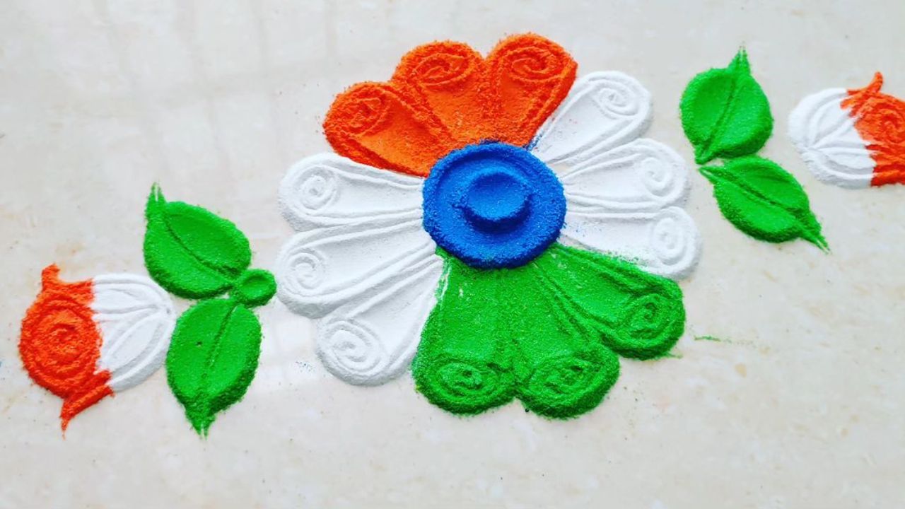 दाराभोवती किंवा अंगणाच्या आजूबाजूने काढण्यासाठी ही रांगोळी डिझाईन अगदी सुंदर आहे. 