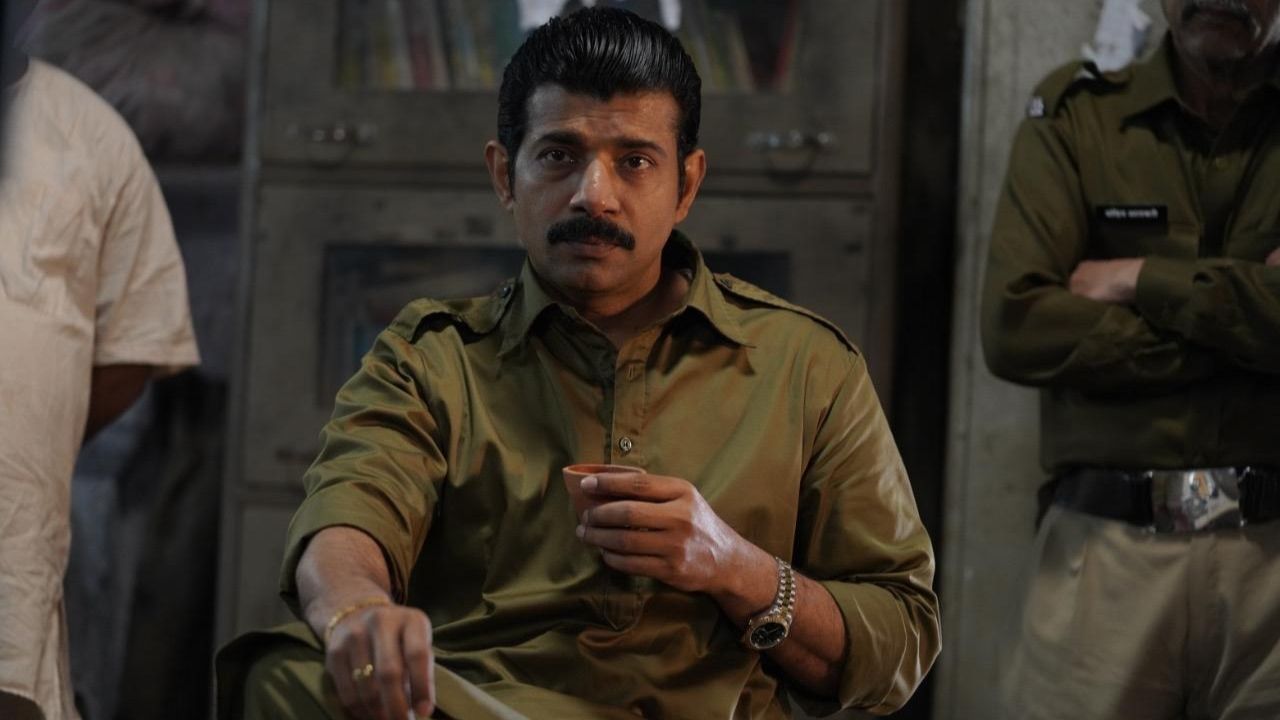 अभिनेत्याने ‘रंगबाज’ या वेब सीरिजमध्ये अभिनय करून त्याच्या अष्टपैलुत्वाच्या कामगिरी मध्ये अजून एक अनोखं पाऊल उचललं. या चित्रपमधील धूसर व्यक्तिरेखा साकारल्यामुळे त्याला प्रेक्षकांकडून चांगलीच प्रतिक्रिया मिळाली होती.