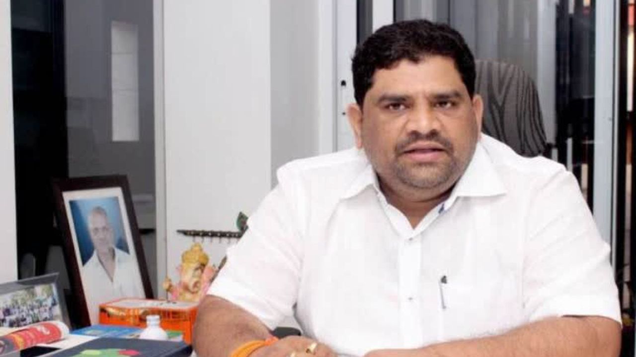 फळपीक विमा योजनेअंतर्गत शेतकऱ्यांना चतुर्थीपूर्वी नुकसान भरपाई द्या – आमदार वैभव नाईक
