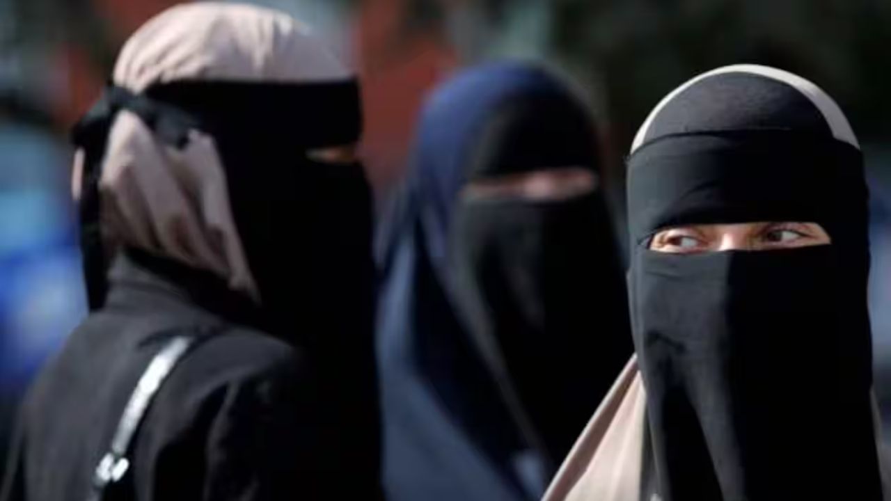 पहा अफगाणिस्तानात असे काय घडले? की महिलांनी सोशल मीडियावर सुरू केले अनोखे युद्ध