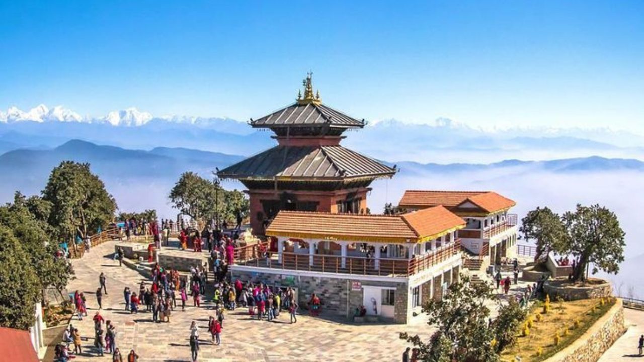 काठमांडूला येणाऱ्या लोकांनी चंद्रगिरी हिल्सचे सुंदर दृश्य जरूर पहावे. येथे एक केबल कार आहे, ज्याद्वारे तुम्ही टेकडीच्या माथ्यावर जाऊ शकता.