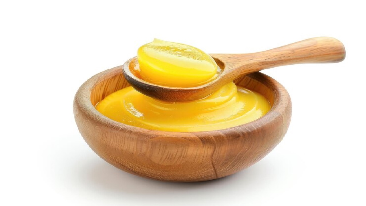 ‘या’ लोकांसाठी देशी तूप ठरू शकते नुकसानदायक, नोकरदार व्यक्तींचा समावेश