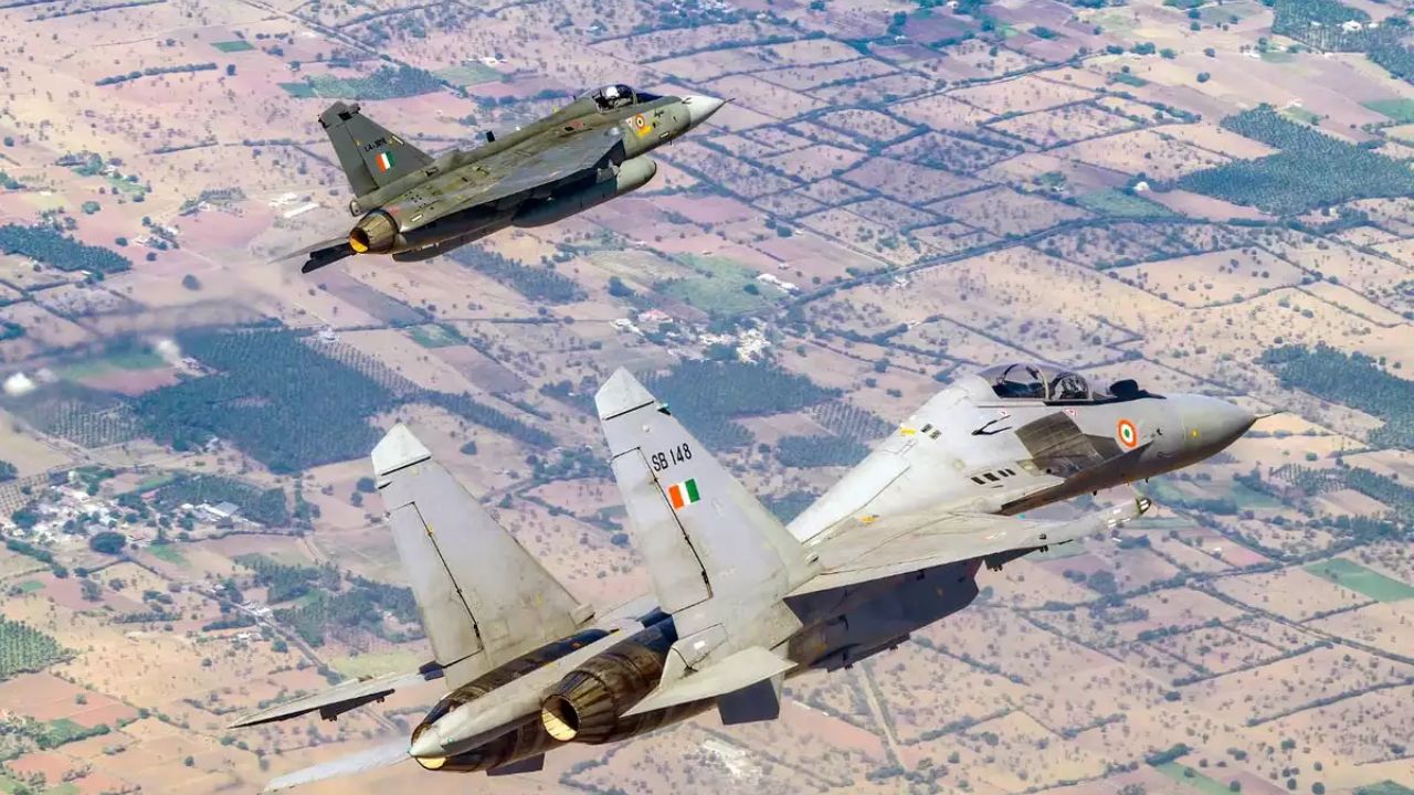 भारतीय हवाई दलाच्या फायटर जेटने चुकून 'एअर स्टोअर' सोडले