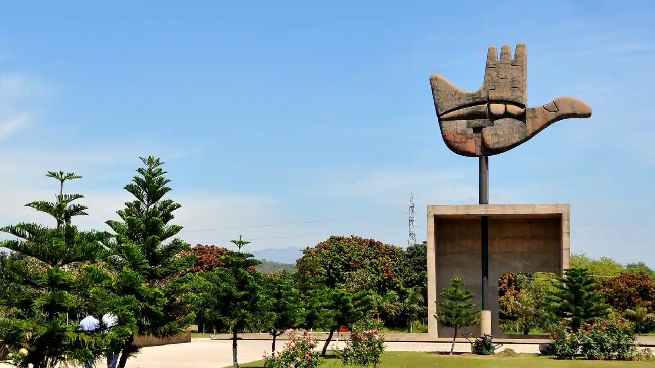 चंदीगडचे मुख्य वास्तुविशारद फ्रेंच वास्तुविशारद Le Corbusier आहेत